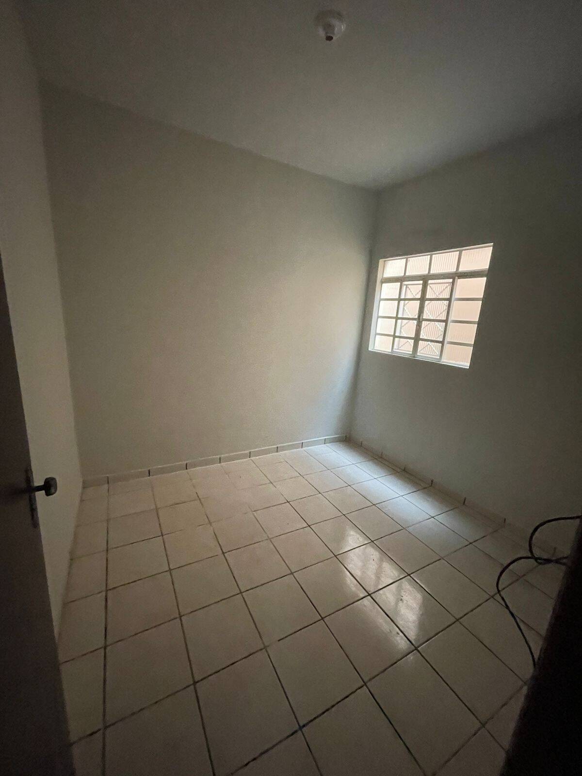 Casa para alugar com 2 quartos, 60m² - Foto 4