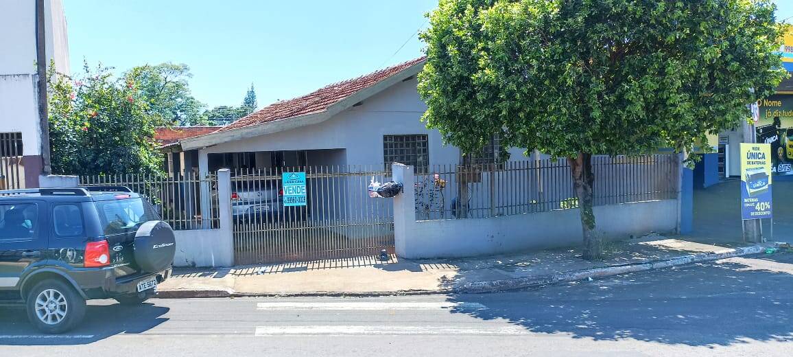 Casa à venda com 4 quartos, 200m² - Foto 1